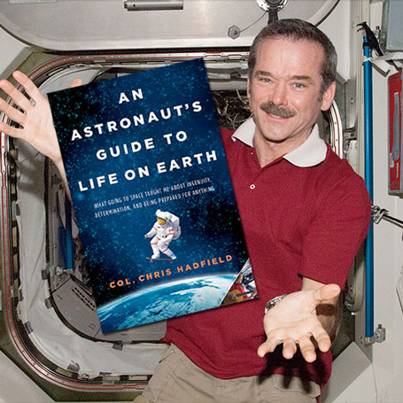 زندگی از نگاه یک فضانورد»  [An astronaut's guide to life on Earth]  کریس هدفیلد  [Chris Hadfield