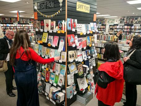 رشد فروش کتاب در آمریکا با وجود کرونا و رکود اقتصادی