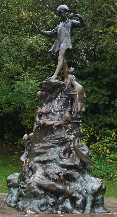 مجسمه‌ی پیتر پن در باغ‌های کنزینگتون لندن جرج فرمپتون [George Frampton]