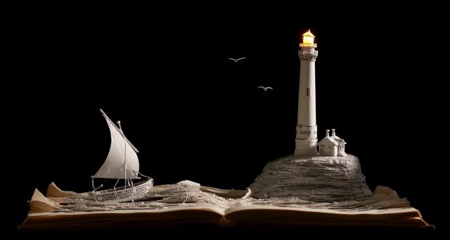مجسمه‌سازی با کتاب‌‌های باطله  سو بلک ول فانوس دریایی