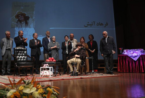 از چمدان تئاتر فرهاد آییش رونمایی شد